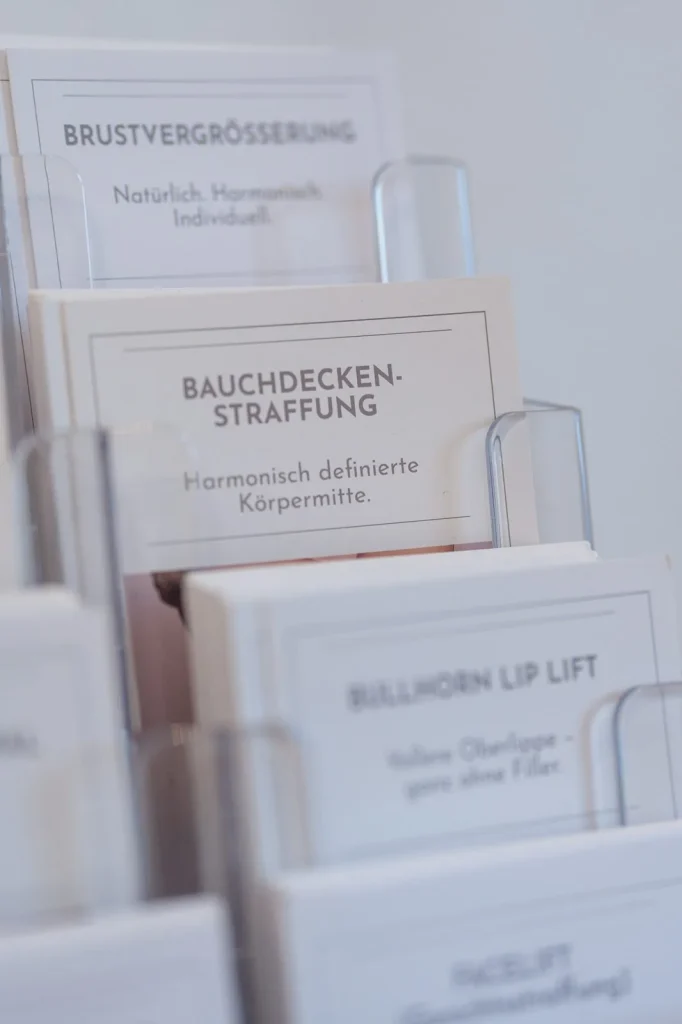 Informationsbroschüre Bauchdeckenstraffung in der Praxis Dr. Nichlos
