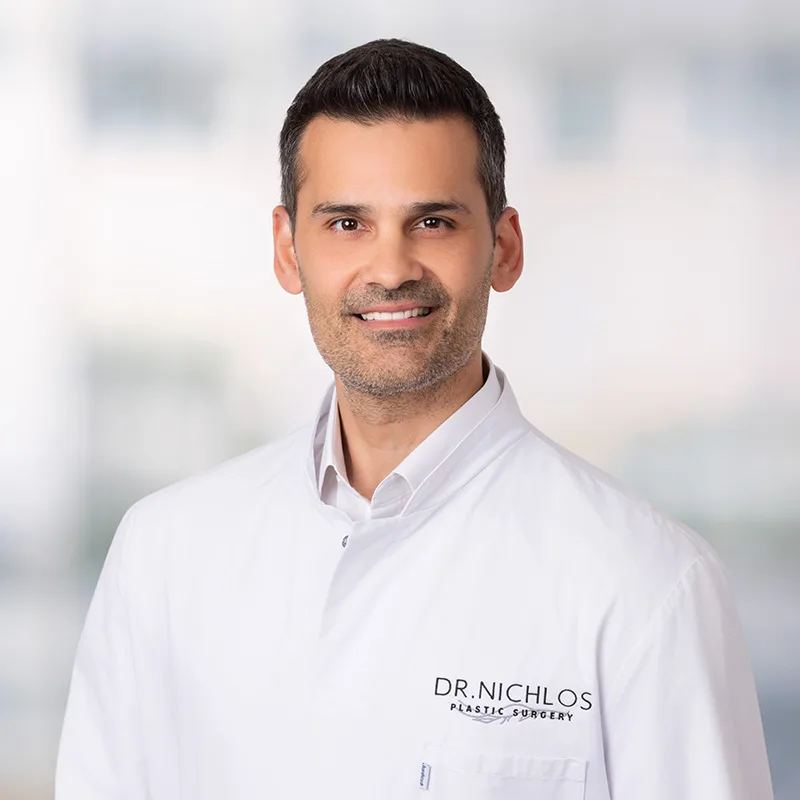 Porträt von Dr. Emmanouil Nichlos, Facharzt für plastische Chirurgie, Frankfurt